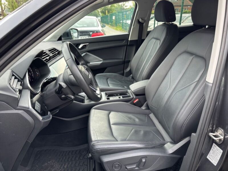 Audi Q3 35 TDI S lineAutom/Navi/Pano (Trattabile)